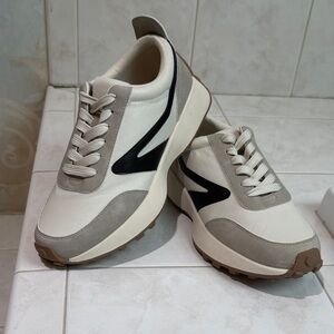 Dolce Vita Braiden Stylish Sneakers in Cream and Black Leather and Suede. Size 8